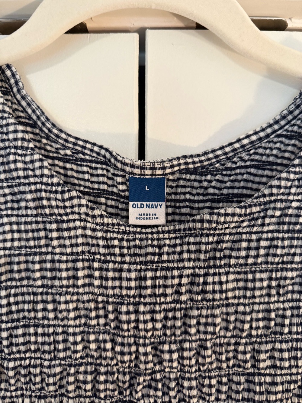 Old Navy Textured Tank with Ruffle Edge - Picture 3 of 4
